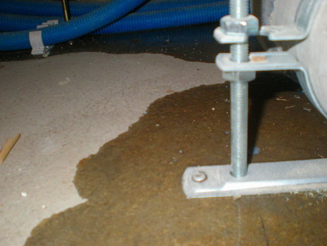 キッチン下の漏水
